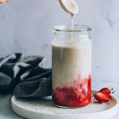 Lekkere, romige, verse aardbeienmelk